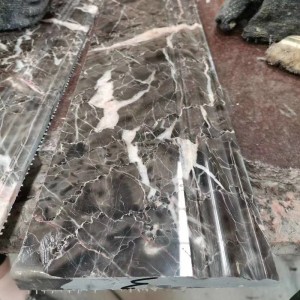 Colgar la línea de borde de piedra de mármol gris